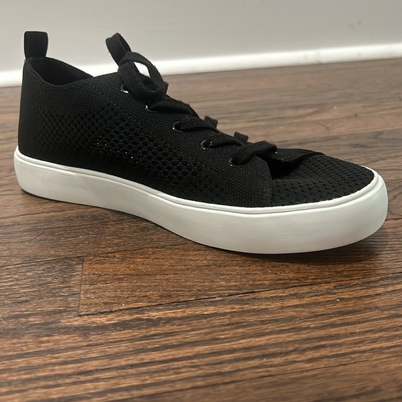 Marc Fisher Sashya Lace-Up Knit Sneakers Size 9M - Picture 1 of 9